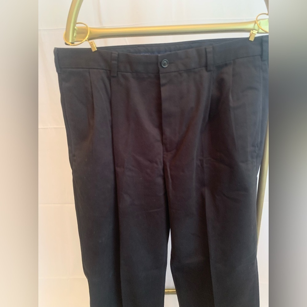 Brooks Brothers Advantage Chino Elliot Black W/35L/32 100% cotton pleated cuffed